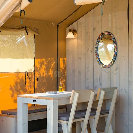 Luksustelt Adriatic Heritage Glamping No2 With Jacuzzi Donje Selo na Šolti