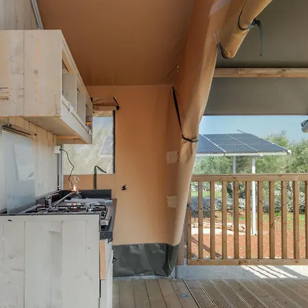 Adriatic Heritage Glamping No2 With Jacuzzi * Donje Selo na Šolti