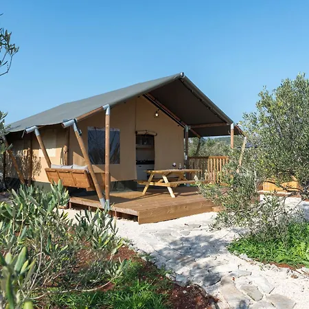 Adriatic Heritage Glamping No2 With Jacuzzi Luksustelt Donje Selo na Šolti