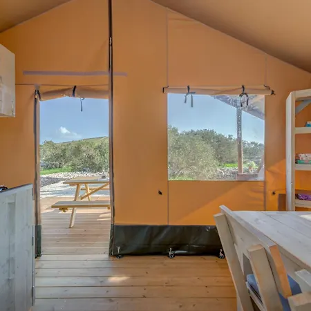 Luksustelt Adriatic Heritage Glamping No2 With Jacuzzi Donje Selo na Šolti