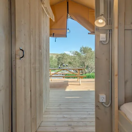 Adriatic Heritage Glamping No2 With Jacuzzi Donje Selo na Šolti