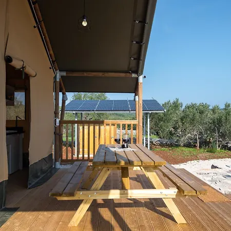 Luksustelt Adriatic Heritage Glamping No2 With Jacuzzi Donje Selo na Šolti