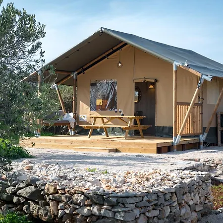 Luxury tent Adriatic Heritage Glamping No2 With Jacuzzi Donje Selo na Solti