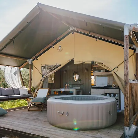 Campo de lujo Adriatic Heritage Glamping No2 With Jacuzzi Donje Selo na Šolti