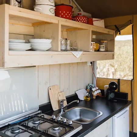 Adriatic Heritage Glamping No2 With Jacuzzi Campo de lujo Donje Selo na Šolti