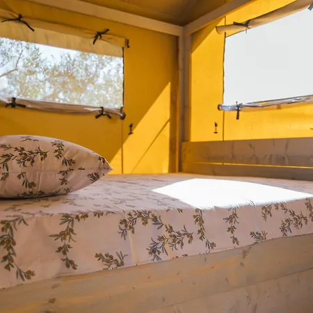 Adriatic Heritage Glamping No2 With Jacuzzi Campo de lujo Donje Selo na Šolti