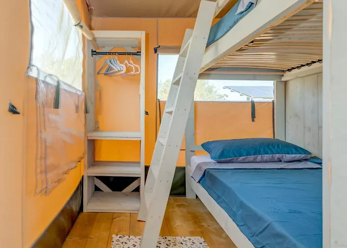 Adriatic Heritage Glamping No2 With Jacuzzi Campo de lujo Donje Selo na Šolti