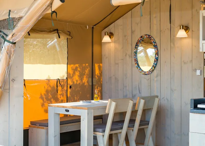 Campo de lujo Adriatic Heritage Glamping No2 With Jacuzzi Donje Selo na Šolti