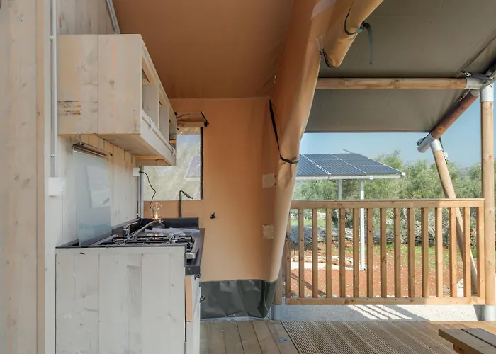 Adriatic Heritage Glamping No2 With Jacuzzi * Donje Selo na Šolti