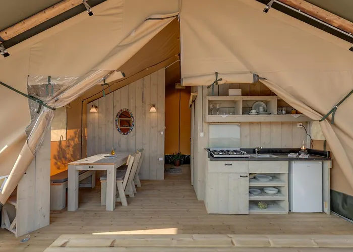 Adriatic Heritage Glamping No2 With Jacuzzi * Donje Selo na Šolti