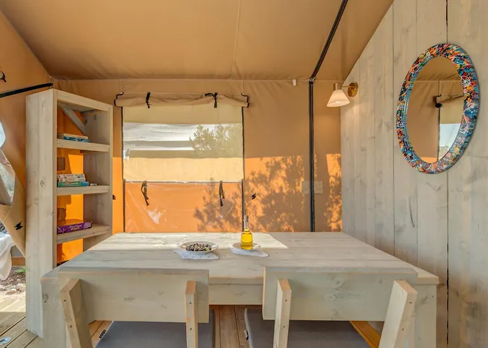 Adriatic Heritage Glamping No2 With Jacuzzi Campo de lujo Donje Selo na Šolti