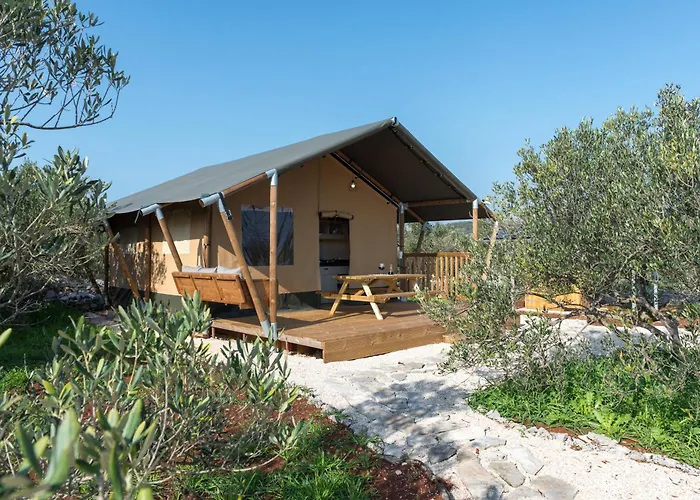 Adriatic Heritage Glamping No2 With Jacuzzi Campo de lujo Donje Selo na Šolti