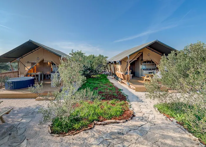 Campo de lujo Adriatic Heritage Glamping No2 With Jacuzzi