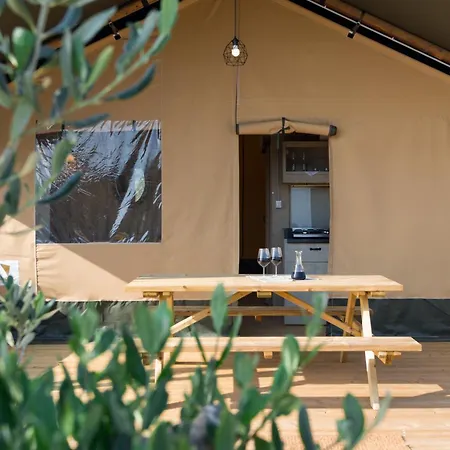 Campo de lujo Adriatic Heritage Glamping No2 With Jacuzzi Donje Selo na Šolti